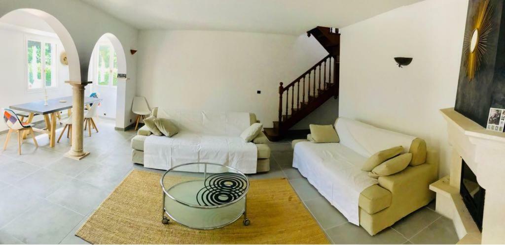 Villa In Provence With Private Pool リル・シュル・ラ・ソルギュ エクステリア 写真